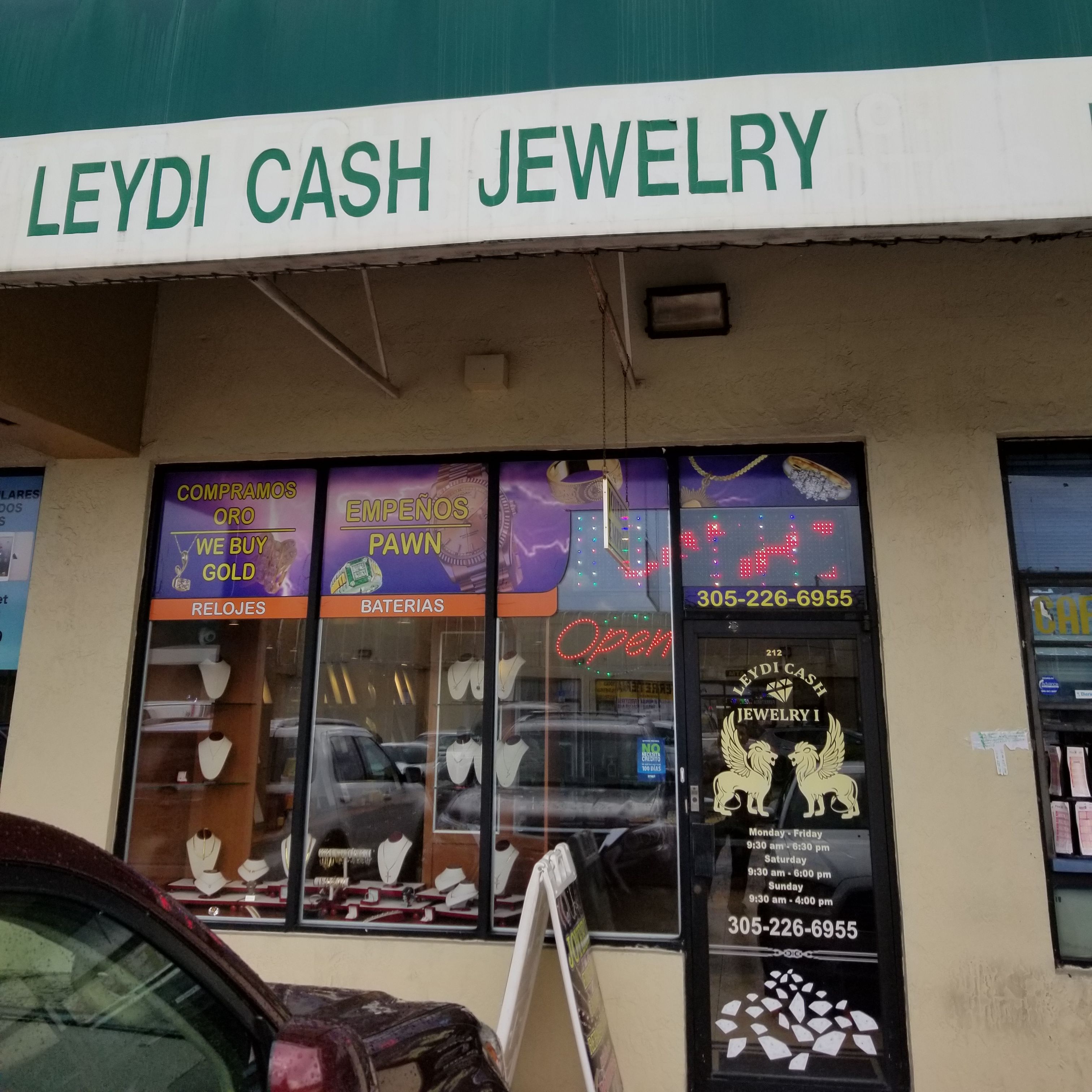 Leydi Cash Jewelry Photo
